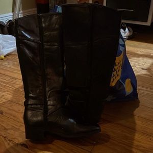 Unisa black boots 6M